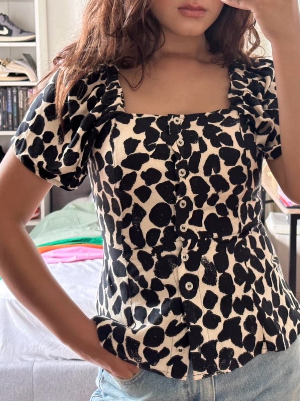 H&M Black and Cream Print Square-Neck Flutter Sleeve Top Small